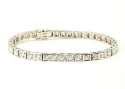 Diamantarmband. Jedes Glied mit Diamant besetzt und mit hohem Diamantschmuck Wert.